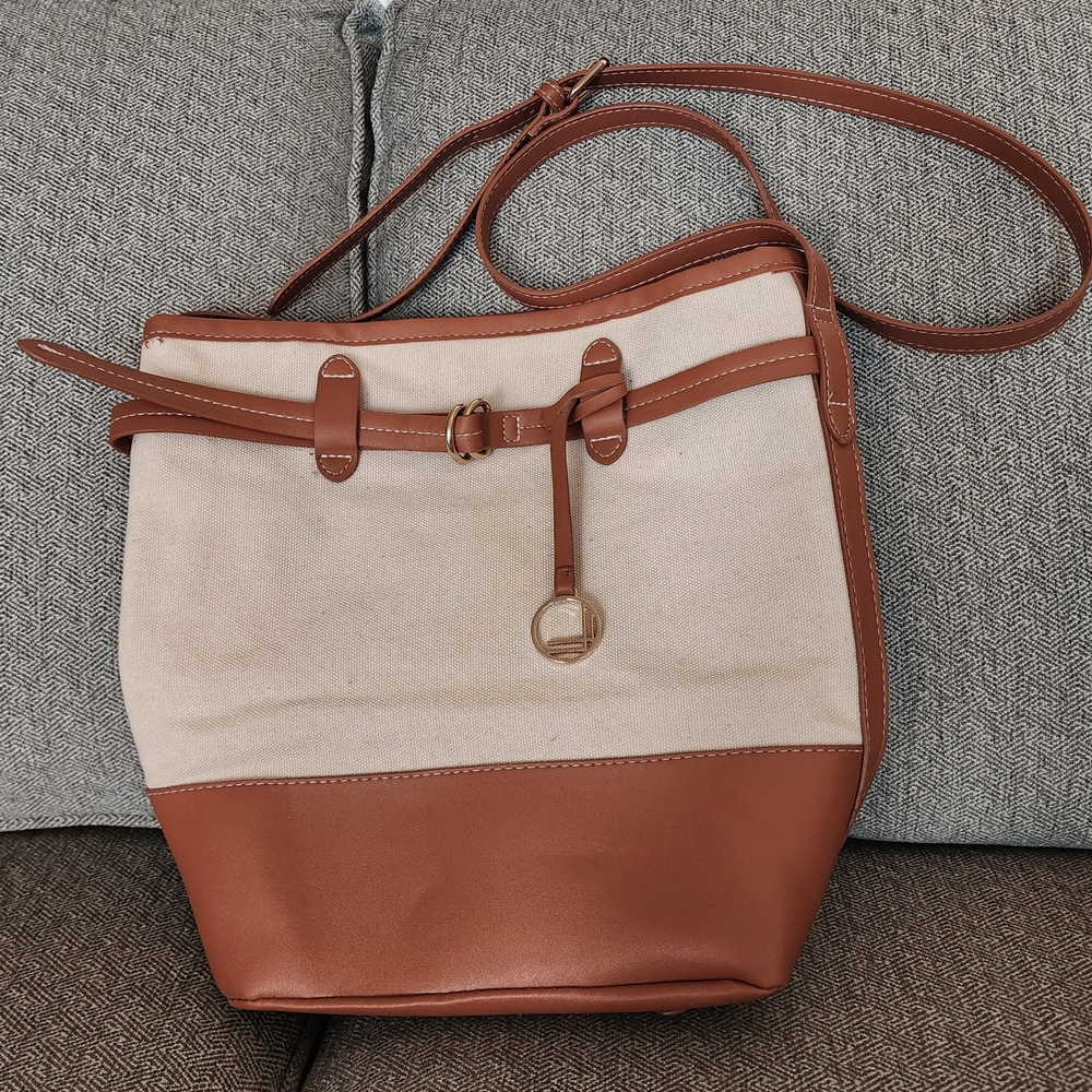 Elegant Tan and Cream Women's Bag